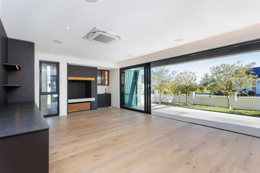 5 Bedroom Property for Sale in Val De Vie Estate Western Cape